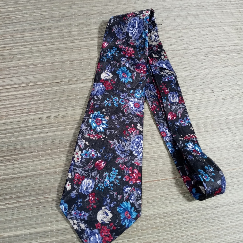 Camden Court Men's Tie